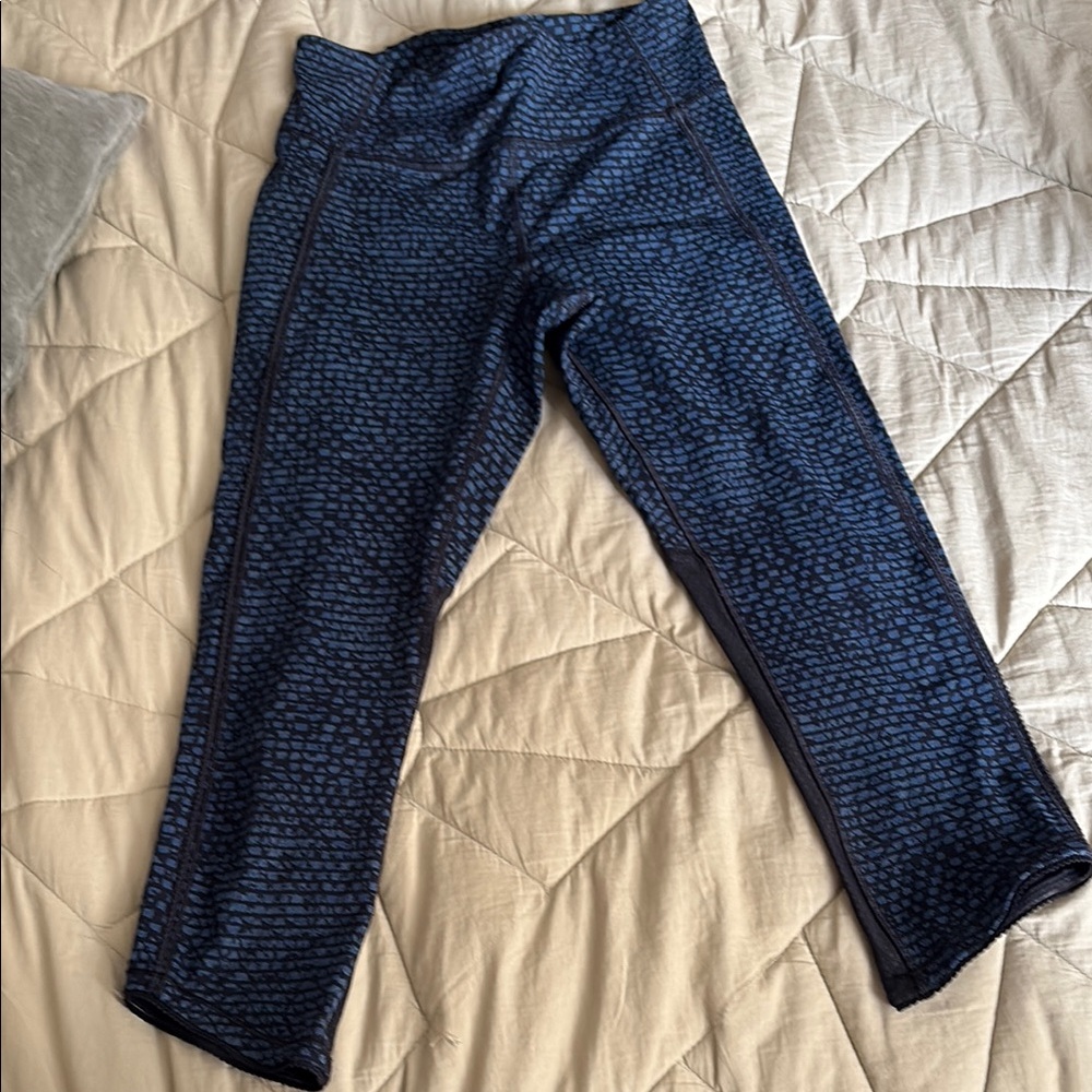 Lululemon cropped Patterned Leggings with mesh insert